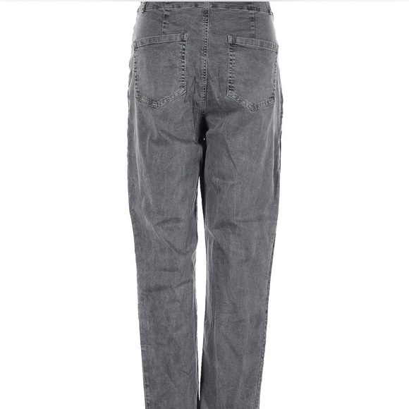 Amadi gray high rise pant with dimple texture detail. Thin fabric. Worn. - Picture 4 of 4